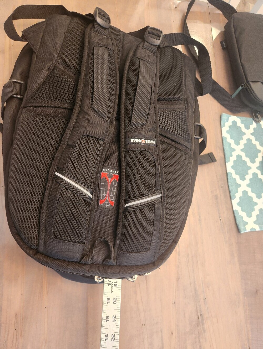 SwissGear Black Men's Travel & Laptop Backpack with Red Logo - Picture 9 of 9